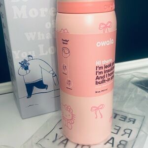 NWT and box FreeSip owala Pink bow Water Bottle with Hello Kitty Design